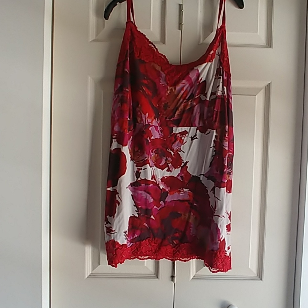 ❤️Lane Bryant 26/28 lace trim camisole-roses